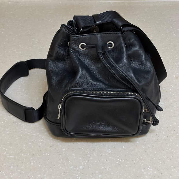 아더에러 피넛 레더 백 숄더백 느와르