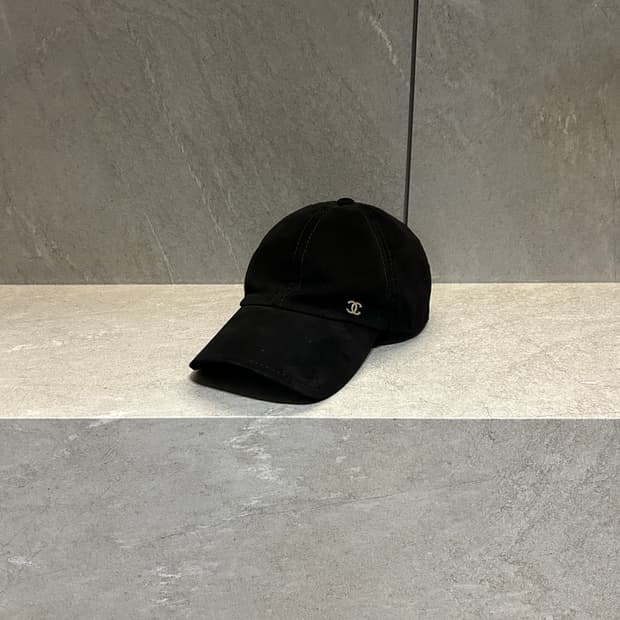 샤넬 CC로고 스웨이드 볼캡