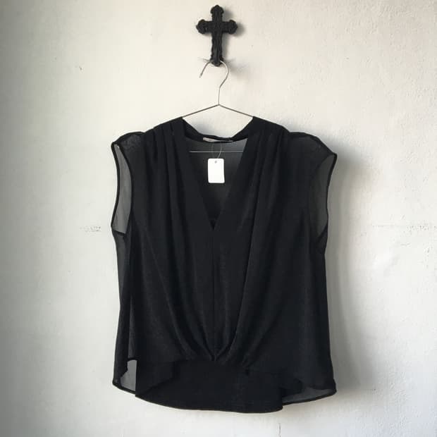 Drape point sleeveless