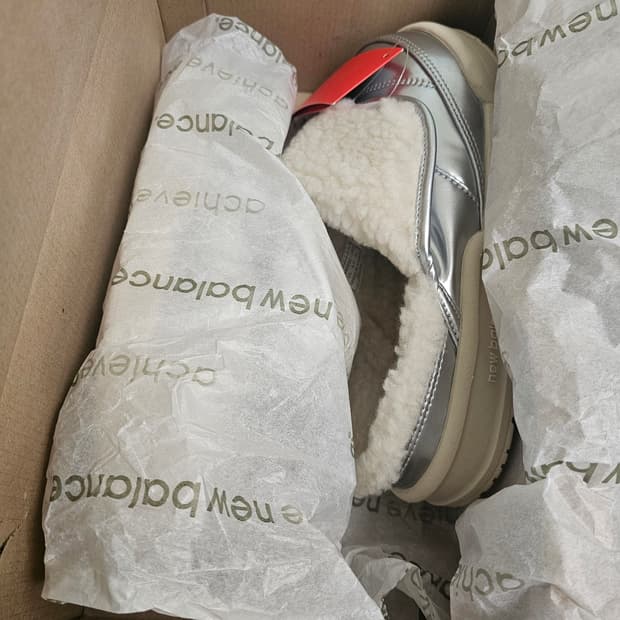 뉴발란스 퍼플리260 털신 뮬 실버