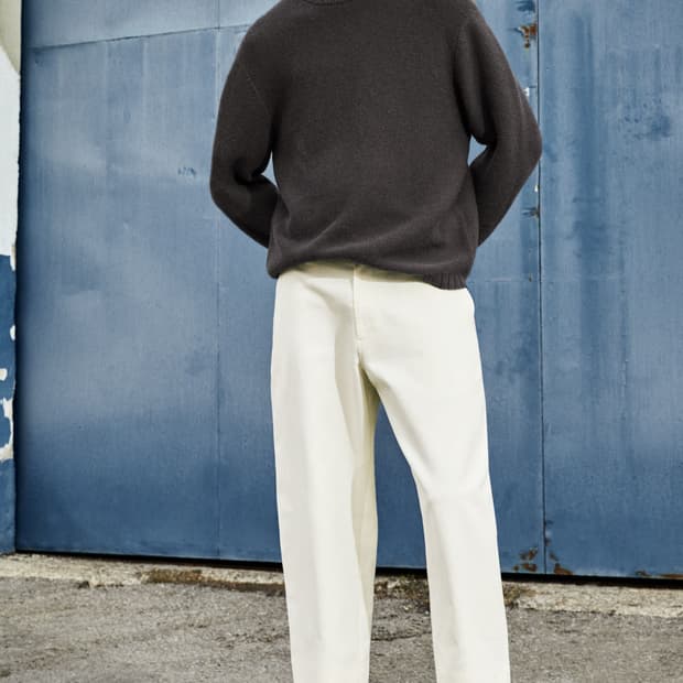 배럴레그 테이퍼드 치노 오프화이트 팬츠