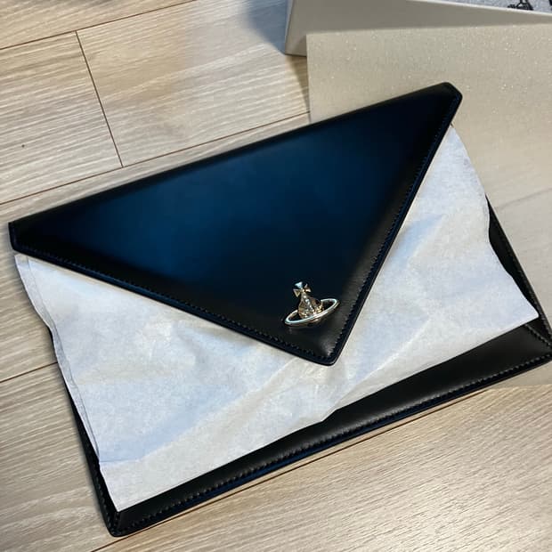 비비안웨스트우드 블랙 클러치