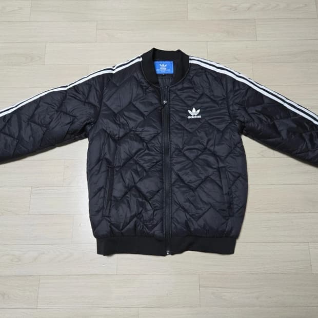 아디다스 퀄팅 경량 패딩 s