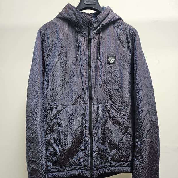 스톤아일랜드 POLY-COLOUR FRAME PRIMALOFT 자켓