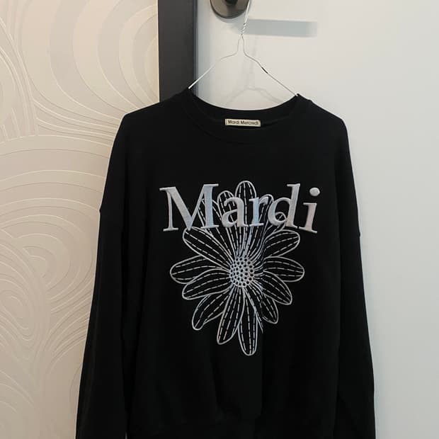 Mardi Mecredi 마르디메크르디 스웻셔츠