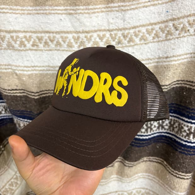 위캔더스 브라운 메쉬 트러커캡