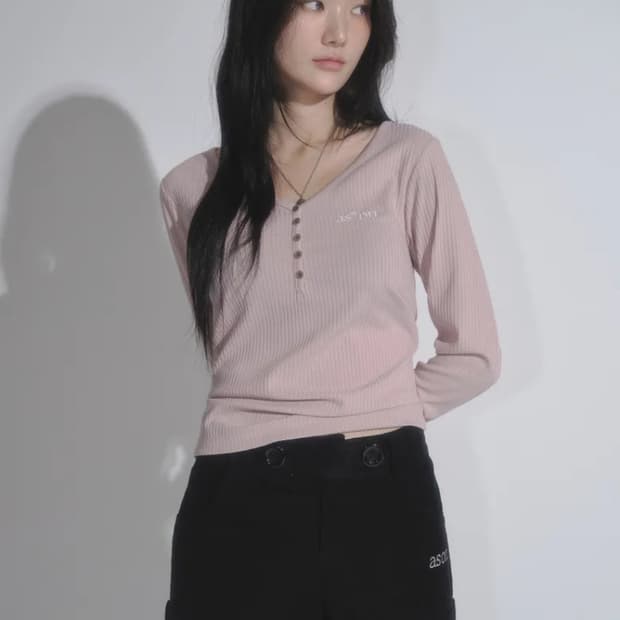 애즈온 WISH RIBBED BUTTON TEE 팝니다
