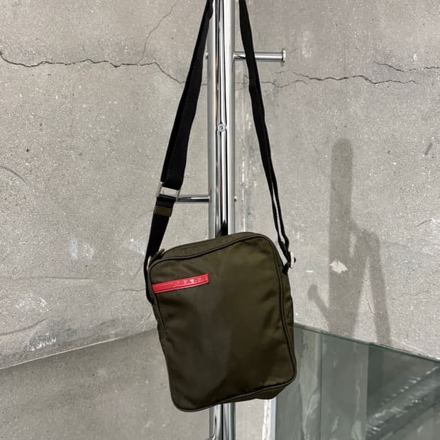 프라다 스포츠 크로스백