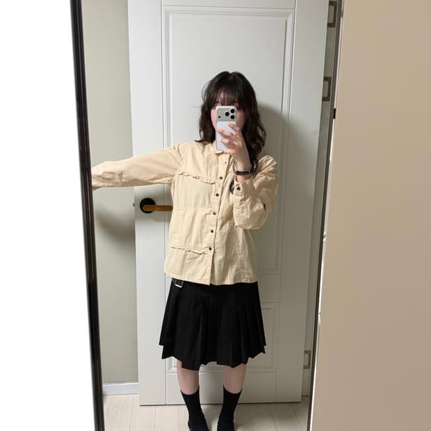 이세이미야케 HAI 롱슬리브 셔츠 프릴 디테일 레귤러핏 라이트 옐로우