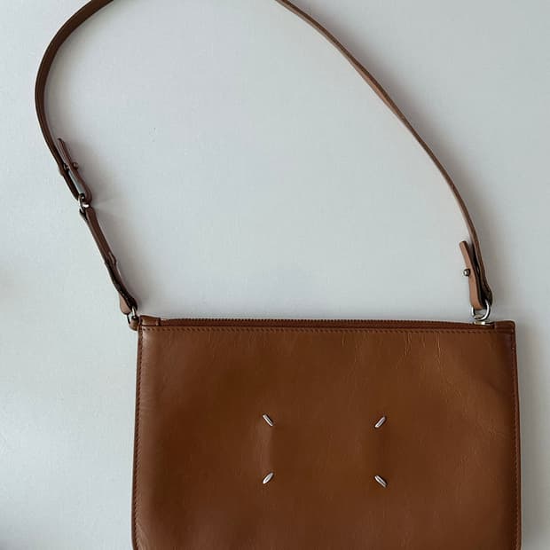 메종마르지엘라 탑핸들 클러치백