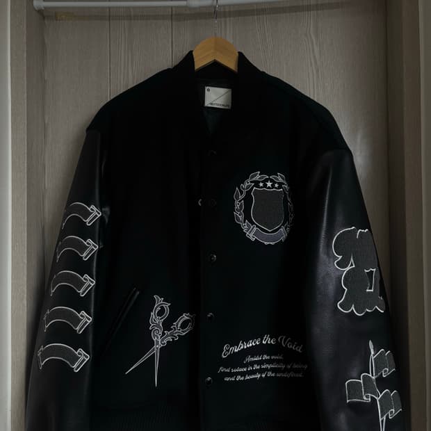 넥스트도어립스 바시티 자켓 