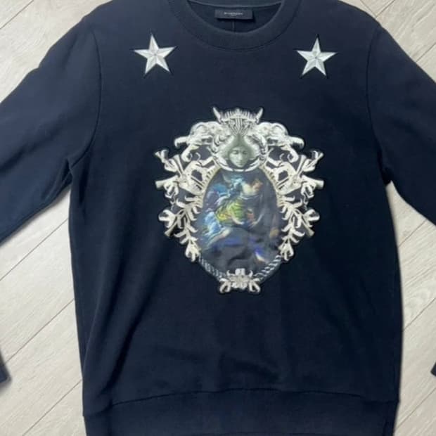 지방시 투스타 마리아 스웻셔츠