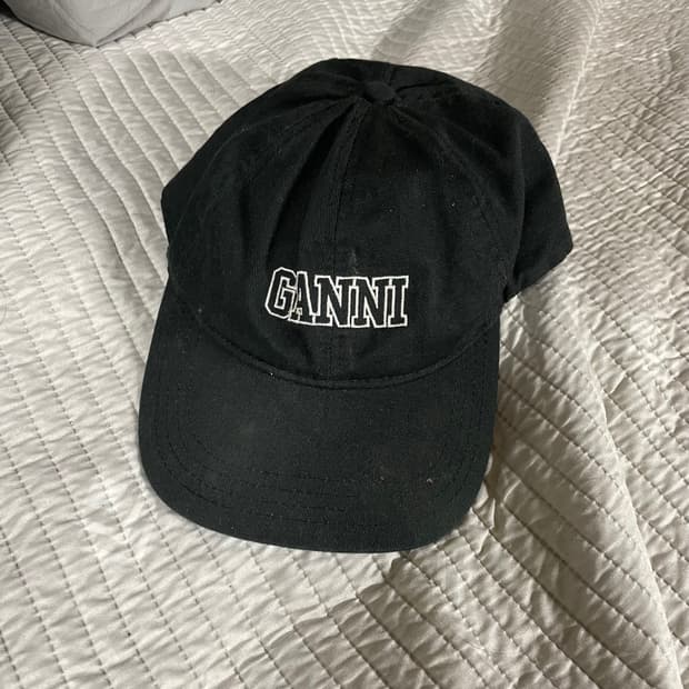 가니 ganni 로우볼캡