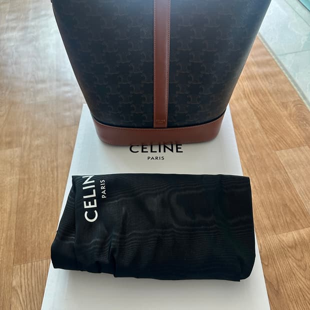 셀린느 트리옹프 버킷백 미디움