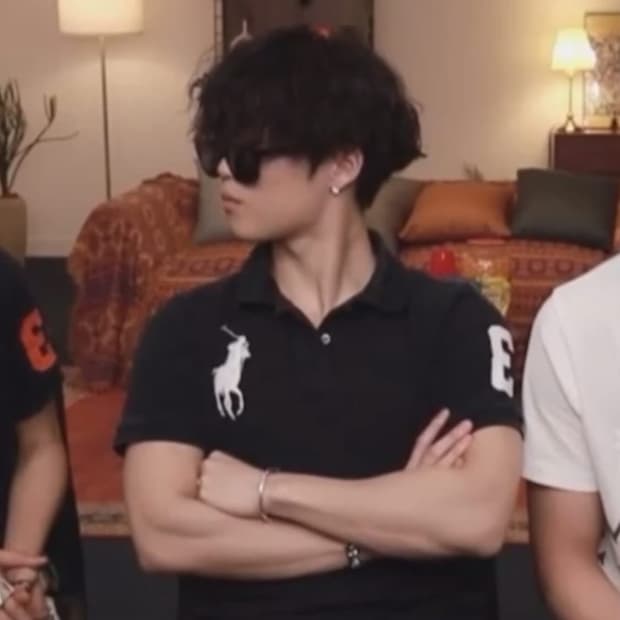 김하온 착용 폴로 빅포니 블랙화이트 카라티