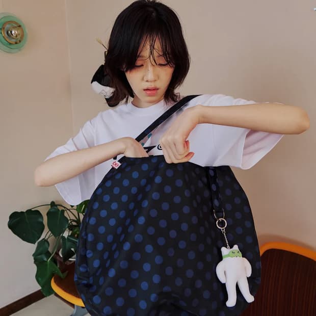 잇자바이브 리버시블 도트백