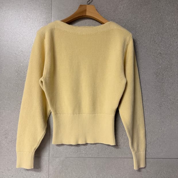 유니클로 유 레몬색 보트넥 니트