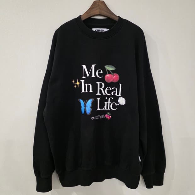 키르시 미 인 리얼 라이프 블랙 맨투맨