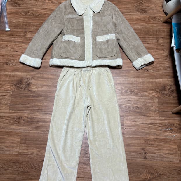 스파오 퍼 상하의 세트