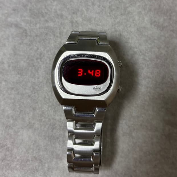 아디다스 시계 구매합니다