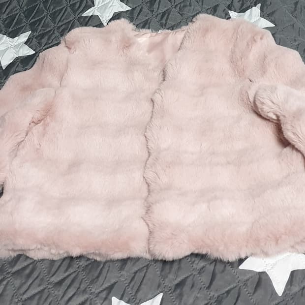 인조모피 크롭 웨이브 퍼 자켓 라이트핑크 (F)