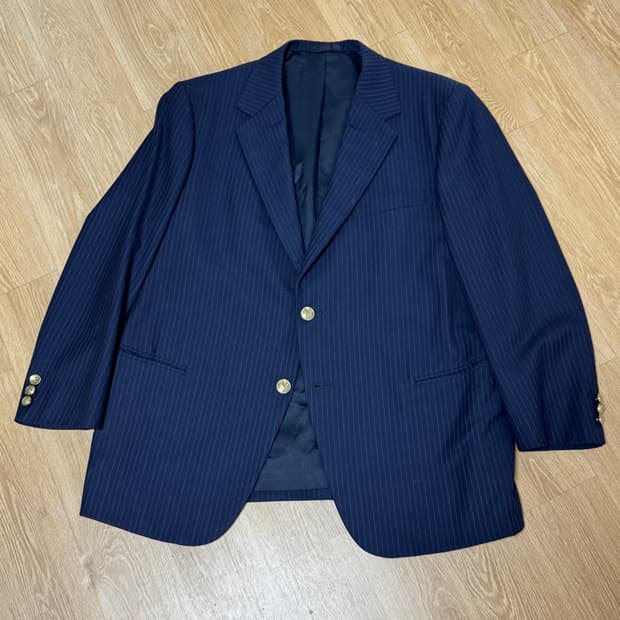 울 100% 핀 스트라이프 금장 블레이저