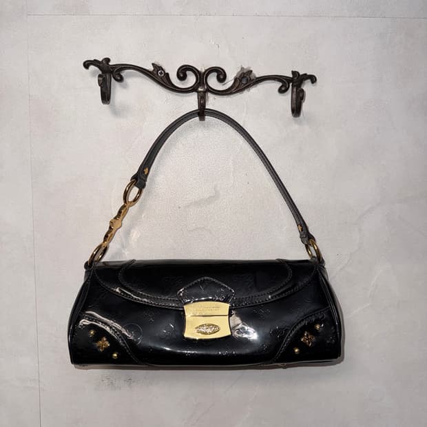 Vincis Bench black enamel mini chain 숄더백