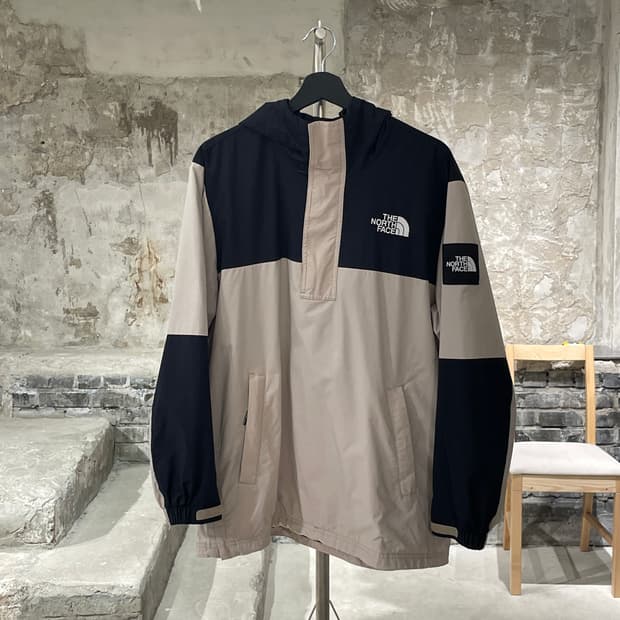 노스페이스 베이지 앤 블랙 나일론 아노락