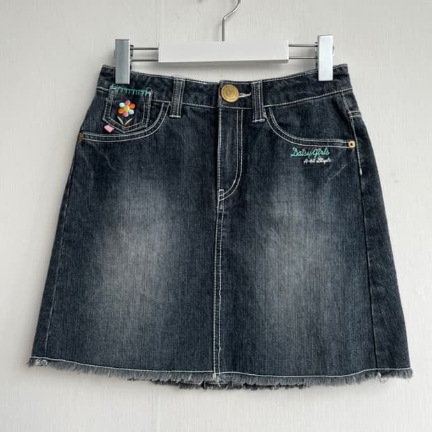 DAISY LOVERS 플라워 자수 데님 플리츠 스커트
