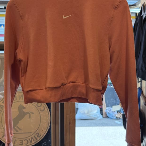 나이키 핑크 크롭 맨투맨