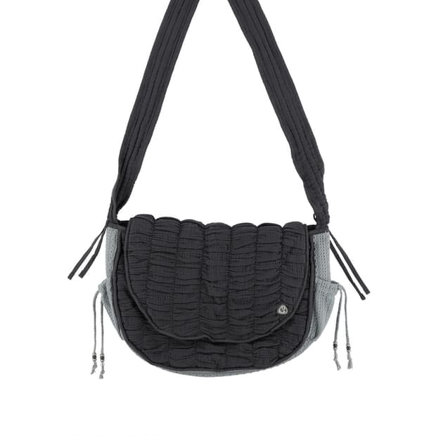 코이세이오 qulited cross bag charcoal