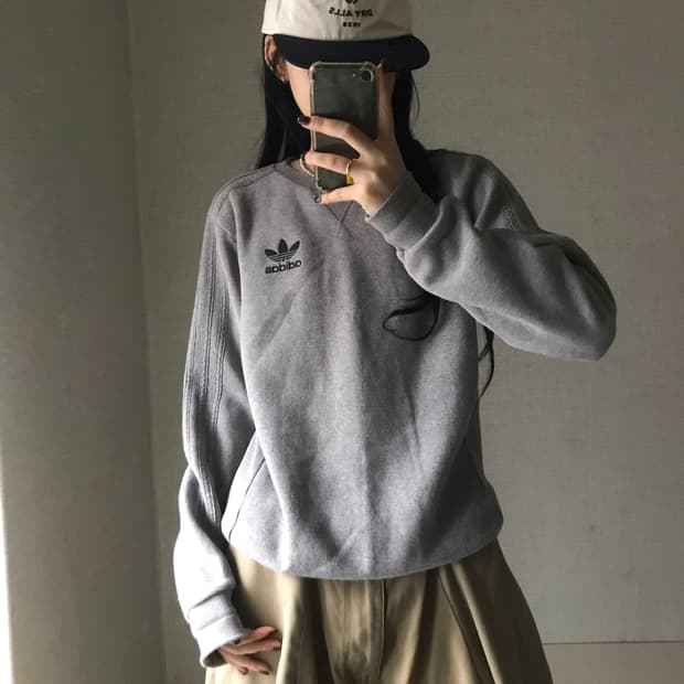아디다스 그레이 삼선 맨투맨
