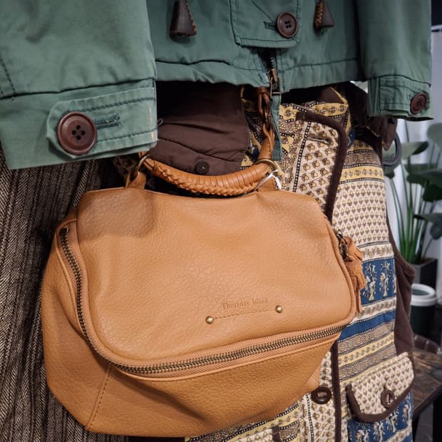 (마지막특가) 써스데이아일랜드 가방