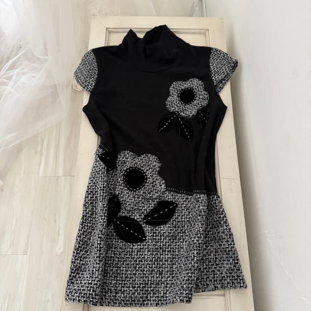black flower point dress 