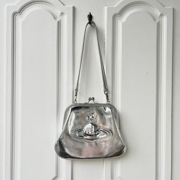 Vivienne Westwood Orb 메탈릭 orb 클립 숄더백 실버