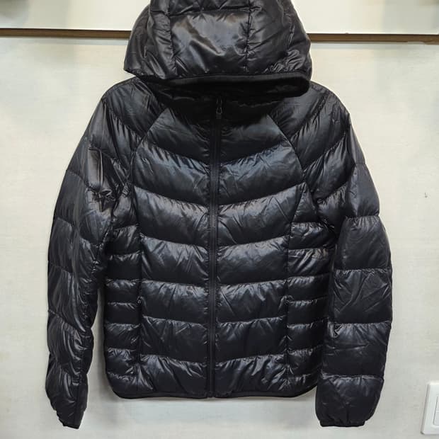 유니클로 경량 후드 다운패딩 s
