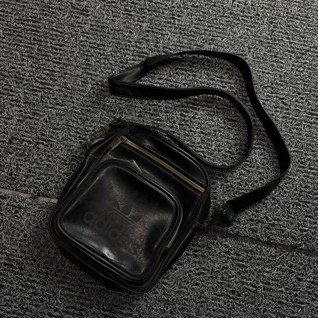 아디다스 일판 빅로고 레더 미니 크로스백 1717