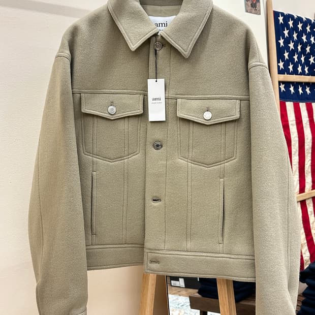 [새제품] AMI 아미 박시핏 울자켓 샴페인