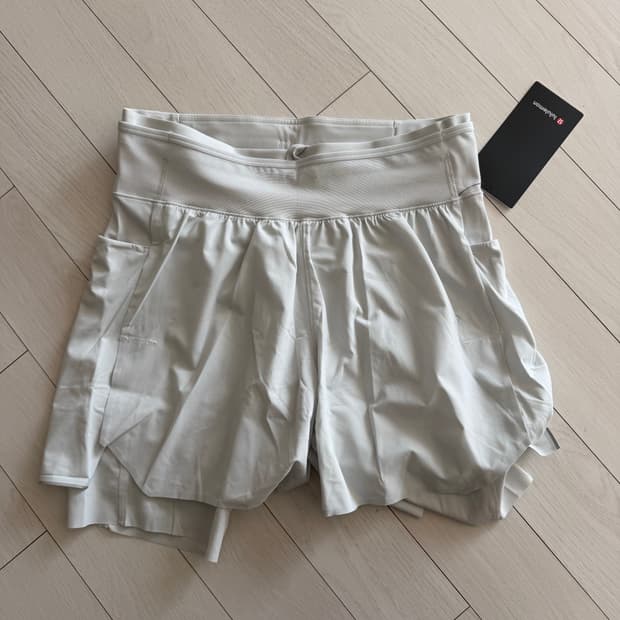 룰루레몬 패스트 앤 프리 멀티 포켓 러닝 쇼츠 m 새상품 판매합니다.