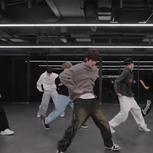 엑스톤즈 스타 데님 팬츠(라이즈 소희 착용)