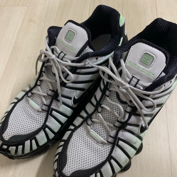 나이키샥스 TL 270사이즈 팝니다