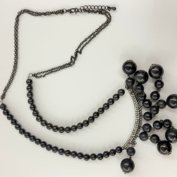 다크 진주 비즈 드롭 목걸이 