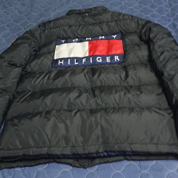 (해외발매) 타미힐피거 빈티지 빅 백로고 다운 숏패딩 블랙 (XL)