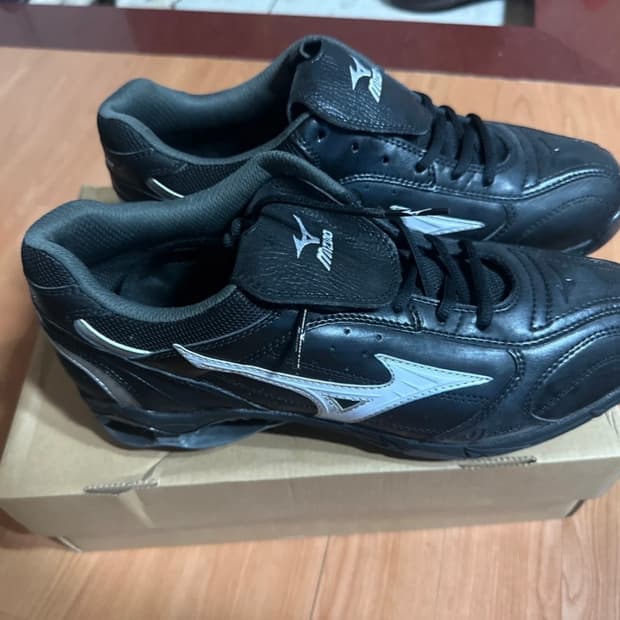 미즈노 야구화 검정색 