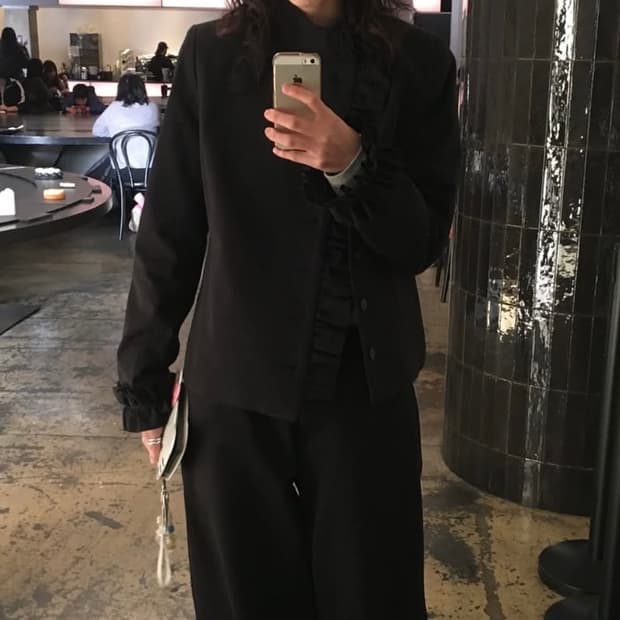 프릴 블랙 사선 버튼 자켓