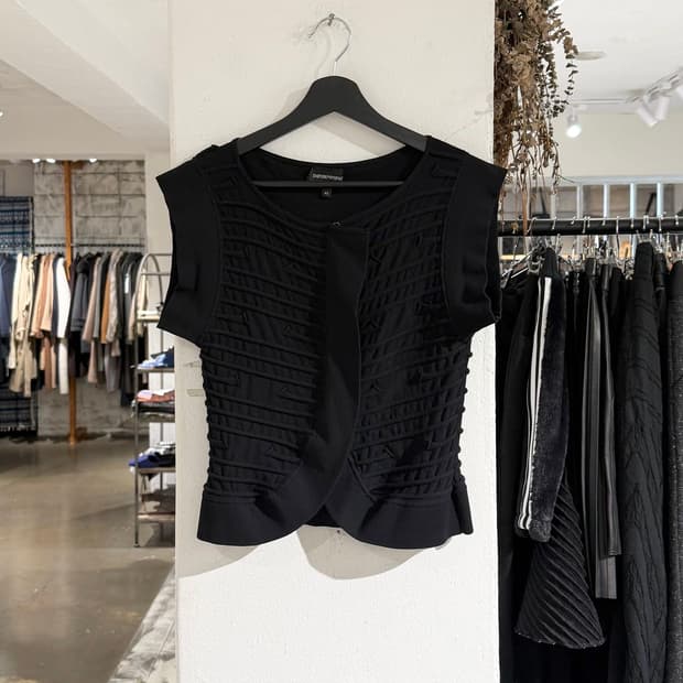 엠포리오 아르마니 블랙 텍스처 립드 베스트