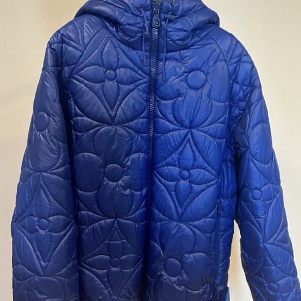 정품] 루이비통 모노그램 플라워 퀼팅 후드 패딩 자켓 로얄 블루 XL