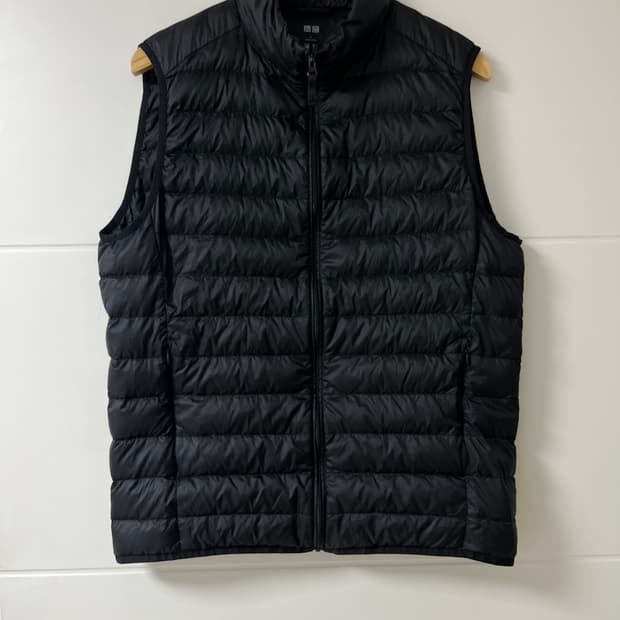 유니클로 경량 패딩 조끼