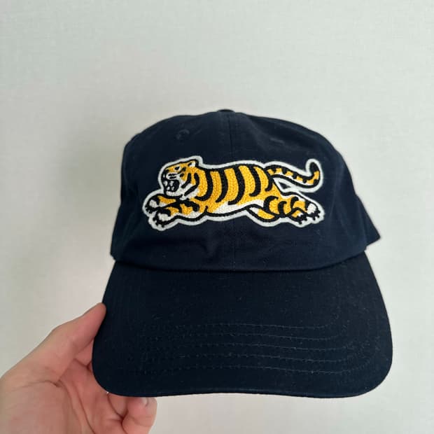 휴먼메이드 호랑이 볼캡 네이비