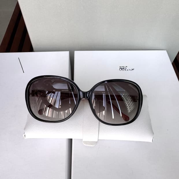 새상품 컨디션 LOEWE 로에베 선글라스 블랙/브라운